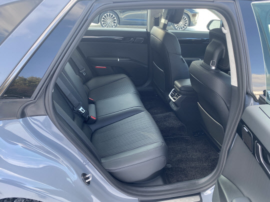 디 올 뉴 그랜저 하이브리드 2열. 이상현 기자